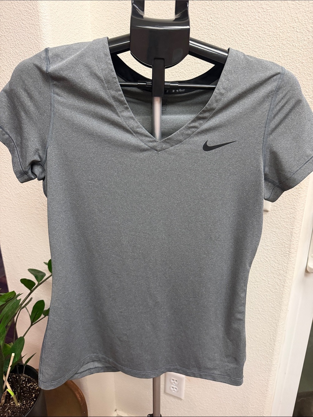 Nike Pro Dri-Fit Women’s V-Neck Training Shirt Grey L Activewear
